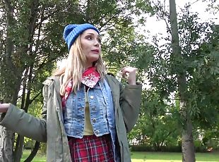 Outdoor hardcore fuck is all that horny Lola Bambola wants to do