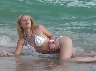 vieux, maigre, ados, plage, blonde, plus-agée, bikini