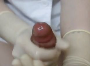 Nursesexy using latex gloves in a handjob and the patient finish in her hands