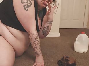 Goth SSBBW wants the cake! - Fat