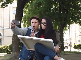 gafas, adolescente, pareja, vaqueros, morena