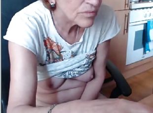 mature pussy rub on webcam