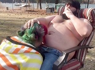 papá, gorda, al-aire-libre, público, amateur, mamada, garganta-profunda, regordeta, regordeta-chubby, dad-girl