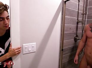CumHereBoy - Bring a towel - Benvis stepdad is taking a shower and ...