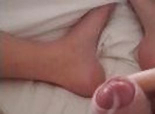 masturbation, vieux, amateur, ejaculation-sur-le-corps, pieds, jeune-18, ejaculation, plus-agée, solo, vieux-jeune