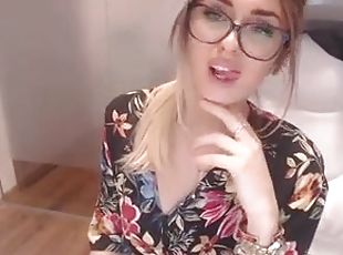 lunettes, masturbation, bureau-office, jouet, jupe-en-l’air, webcam, mignonne, solo, soutien-gorge, talons-hauts