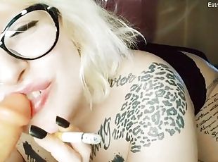 tetas-grandes, mamada, juguete, hardcore, cachonda, rubia, consolador, fumando, español, tatuaje