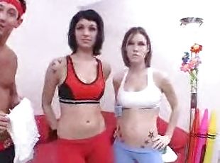 chatte-pussy, fellation, ados, hardcore, trio, rasé, brunette, petits-seins