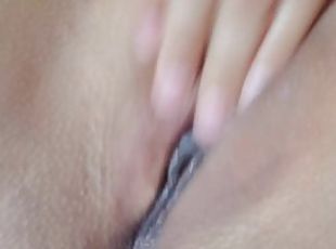 masturbare-masturbation, orgasm, pasarica, amatori, cu-degetelul, lenjerie, bruneta