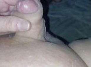 masturbation, en-plein-air, pisser, public, amateur, mature, ejaculation-sur-le-corps, énorme-bite, massage, joufflue