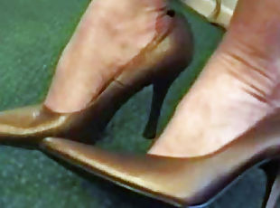 Blonde secretary flaunts her sexy feet in nylons at work