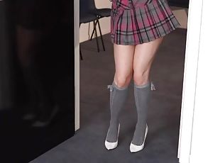 colegiala-schoolgirl, pelirroja, coletas, impresionante, minifalda, calientapollas
