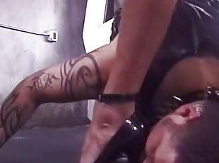 Slave dude in spiky leather collar sucks dominatrix's stilettos