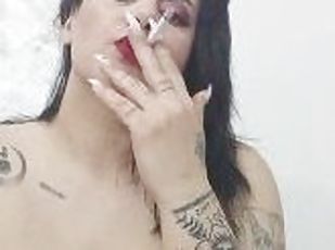 teta-grande, amador, sozinho, fumando, topless