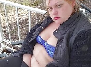 gros-nichons, masturbation, public, amateur, babes, milf, fétiche, solo, fumer, brunette