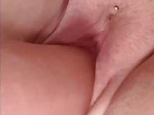 masturbation, orgasme, chatte-pussy, amateur, jouet, belle-femme-ronde, salope, gode, solo, tatouage