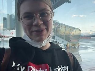 Molliges Teen mit dickem Arsch extrem ffentlich am Flughafen gefickt