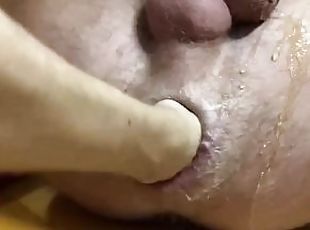 memasukkan-tangan-ke-dalam-vagina, berambut, besar-huge, kencing