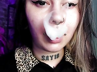 rubia, con-piercings, fetichista, fumando, amante, morena, tatuaje