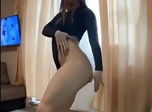 Name? Nice thick ass twerk