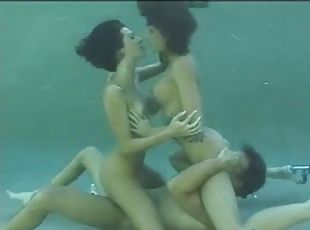 pasarica, muie, hardcore, sex-in-trei, piscina, cowgirl, tocuri-inalte, sub-apa