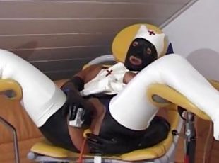 Versauter BDSM Latex Porno mit Sex auf dem Gynostuhl fr die reife Frau