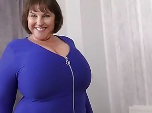 BBW MILF in blue dress show her huge tits and masturbating