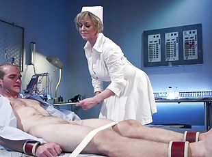 Dee Williams adores kinky sex games in the hospital with her patient