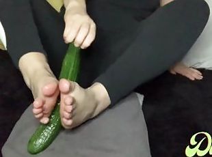 amateur, milf, pieds, fétiche, solo, branlette-avec-les-pieds, légume