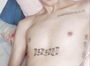 asiático, masturbação, tiro-ao-alvo, gay, gozando, sozinho, gay-adolescente, tatuagem