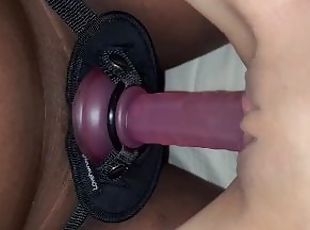 asiatisk, fitta-pussy, strap-on, amatör, mörkhyad, lesbisk, tonåring, leksak, svart, pov