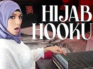 Hijab Girl Nina Grew Up Watching American Teen Movies And Is Obsess...