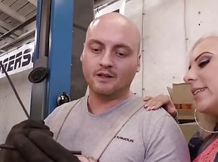 Beauty Lilli Vanilli getting facialized by horny mechanic