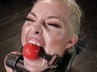 A vibrator and BDSM game are the perfect combination for Jenna Ivory