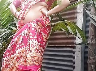 Bengali Desi Bhabhi Outdoor Chudai Devar Ke Saath red Saree main (O...