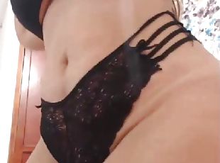Huge sexy woman orgasming on live camshow