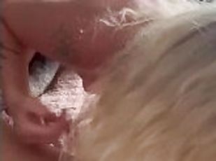 røv, amatør, pikslikkeri, udløsning, teenager, creampie, sperm, blond, tatovering, pik