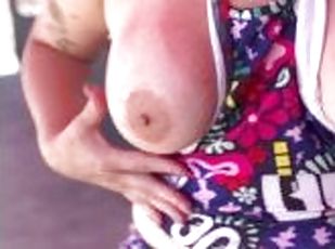 tetas-grandes, público, esposa, amateur, madurita-caliente, tetas, exhibicionista, sujetador