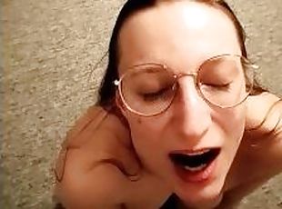 gros-nichons, lunettes, énorme, masturbation, amateur, ejaculation-sur-le-corps, ados, maison, branlette, couple