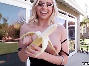 Sexy blonde sucks on bananas like a hottie