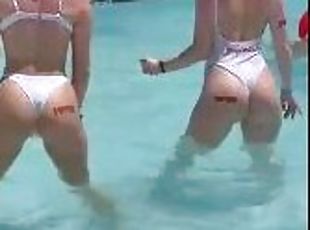 RheaAnderson and VivienneRuth twerking in the pool at XBIZ2023 @lou...