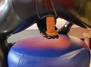 onani, anal, cumshot, leke, homofil, riding, dildo, fetisj, latex, alene