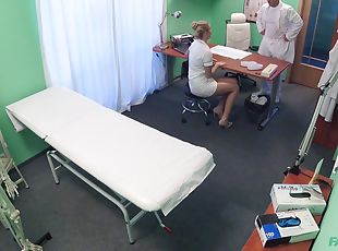 sjuksköterrska, kontor, fitta-pussy, doktor, hardcore, avrunkning, par, cfnm, blond, knull