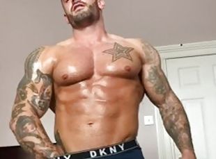 OF - Muscle bodybuilder Jake Shannon jerks off