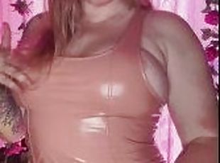 gros-nichons, amateur, milf, maman, mère, seins, fétiche, latex, solo, taquinerie