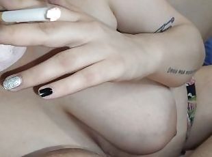 tetas-grandes, amateur, mamada, madurita-caliente, casero, pareja, pelirroja, fetichista, fumando, tatuaje