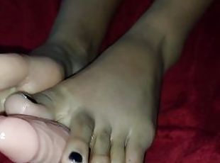 EBONY OILED SOLES MAKE A FOOTJOB AND TOEJOB ON DILDO
