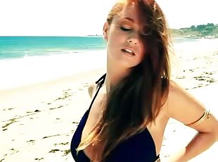 Busty beach babe Leanna Decker loses her bikini