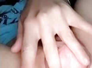 Fingering my tight pussy ????
