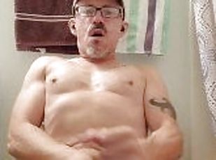 papa, énorme, amateur, ejaculation-sur-le-corps, énorme-bite, gay, branlette, solo, pappounet, tatouage